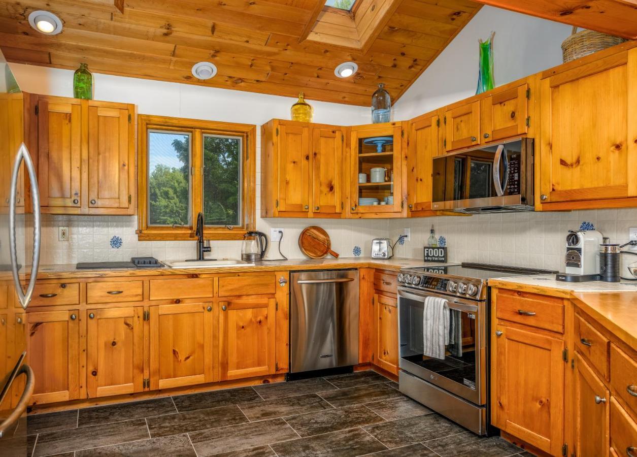 Mountain Blue Vista - Luxury Retreat Near Ski Resorts With Pond, Firepit And Hot Tub ويندهام المظهر الخارجي الصورة