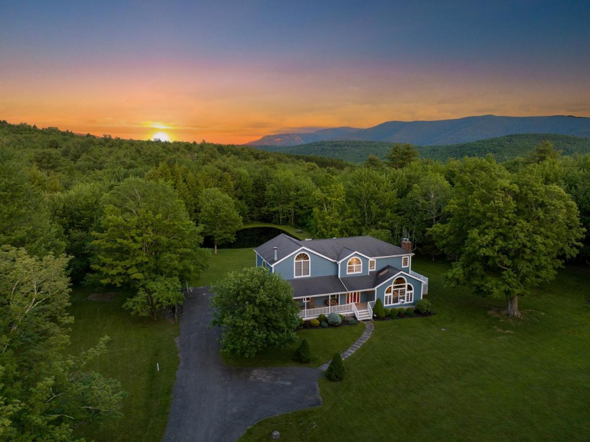 Mountain Blue Vista - Luxury Retreat Near Ski Resorts With Pond, Firepit And Hot Tub ويندهام المظهر الخارجي الصورة